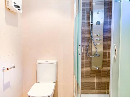 Koupelna v ubytování Barthe Holidays I Apartamento Moderno en Arinsal 5PAX I Ideal grupo o familia, Parking, Pet friendly I Perafita