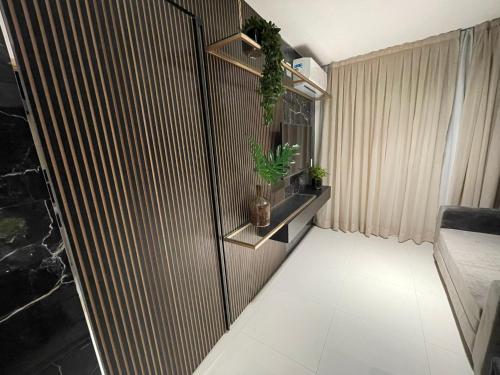 a room with a sliding glass door with plants on it at Buenos Ayres Flats, Cabo Branco 1qto cozinha completa in João Pessoa