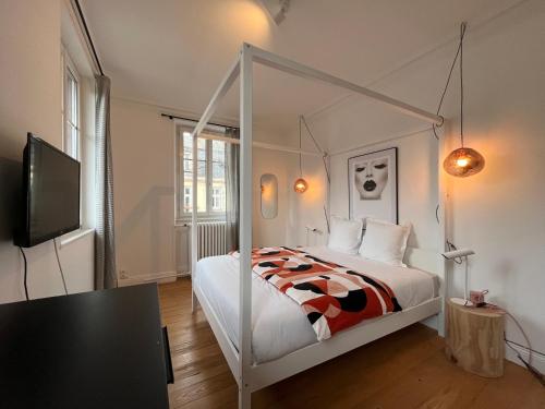 Giường trong phòng chung tại Villa Avril & spa, cinema, sauna & piscine - 15 Pers-proche Europapark