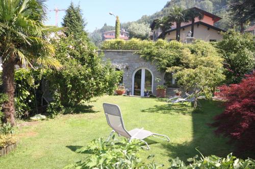 a chair sitting in the yard of a house at Balcone Fiorito in Menaggio