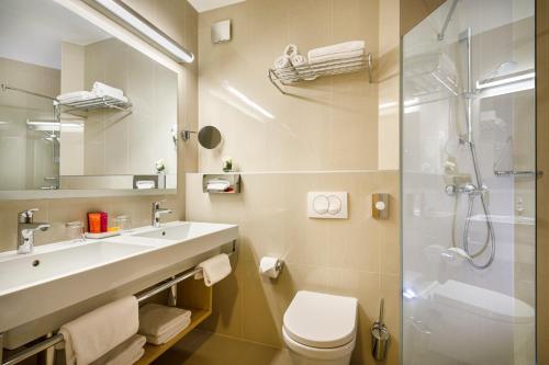 Ett badrum på Valamar Parentino Hotel