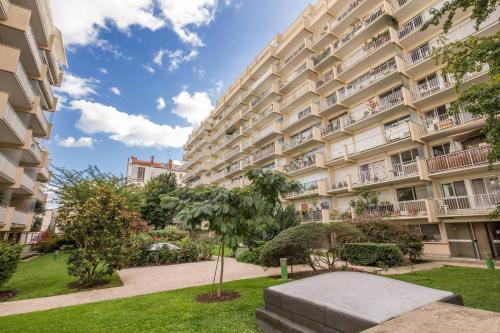 Rue Saint-Maur 1-Bed Studio Balcony and View