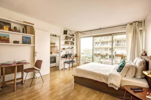 Rue Saint-Maur 1-Bed Studio Balcony and View