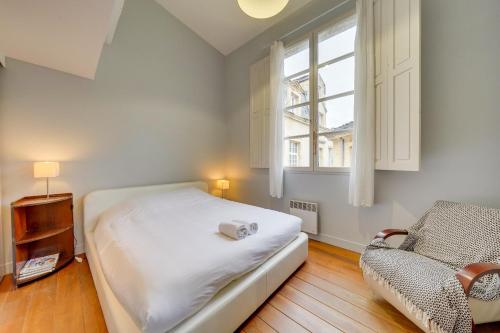 Säng eller sängar i ett rum på Observance 2 bedroom duplex apartment