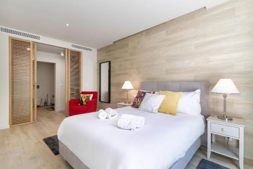 Stylish Apt in Liberdade with Parking by LovelyStay
