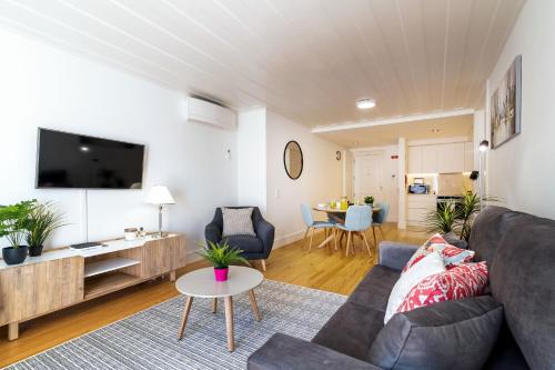 4PAX Apt in Chiado with River View by LovelyStay