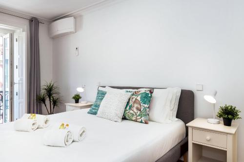 Stunning 2BDR Apartment in Chiado by LovelyStay