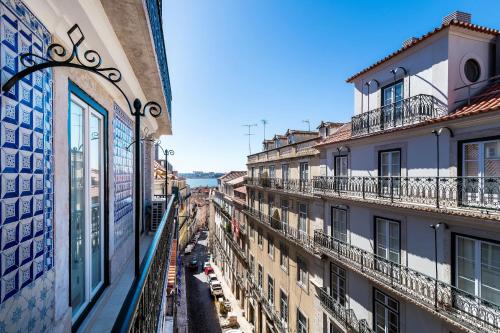 Stunning 2BDR Apartment in Chiado by LovelyStay