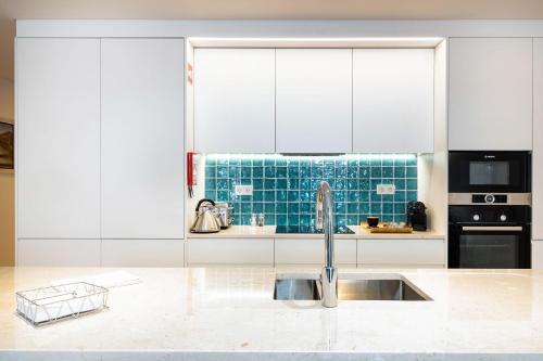 Stunning 2BDR Apartment in Chiado by LovelyStay