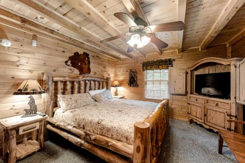 Ένα ή περισσότερα κρεβάτια σε δωμάτιο στο Mystic Falls Lodge