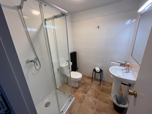 Hostal ARS tesisinde bir banyo