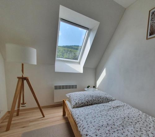 Postel nebo postele na pokoji v ubytování Apartmány Břachovna
