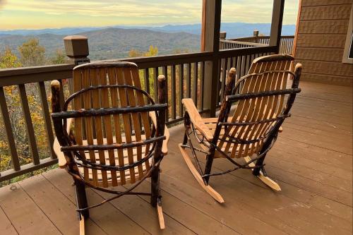 Μπαλκόνι ή βεράντα στο Outlaw Mountain Lodge Fire Pit and Panoramic Views!