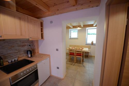 Η κουζίνα ή μικρή κουζίνα στο Apartments Mojca