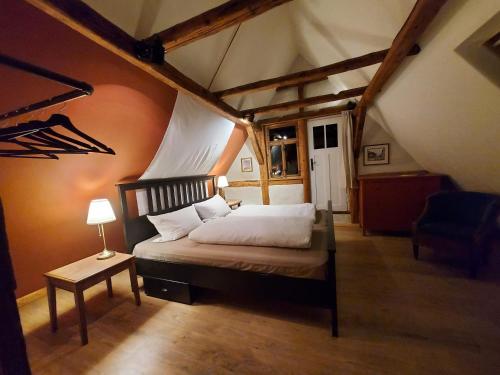 a bedroom with a bed and a table with a lamp at Ferienwohnung im idyllischen Jena Ziegenhain in Jena