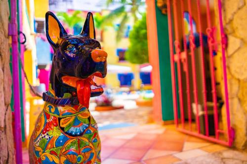 a colorful vase with a dog on a wall at Hacienda Maria Bonita Hotel in Playa del Carmen