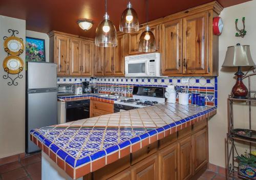 Dapur atau dapur kecil di Amazing Beach Front! Paradise Villas 20 by Kivoya