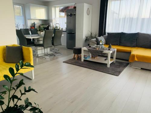 a living room with a couch and a table at Viktoria House in Odorheiu Secuiesc
