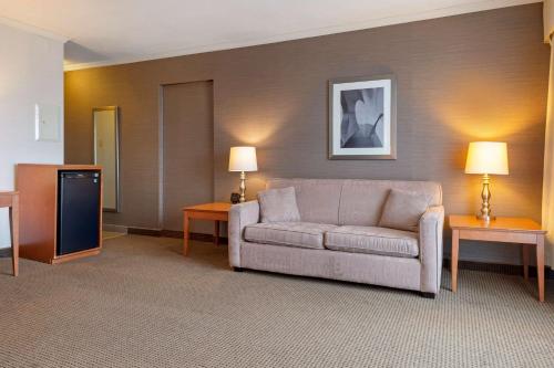 a living room with a couch and two tables at Best Western Plus Gatineau-Ottawa Downtown in Gatineau