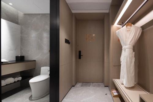 ห้องน้ำของ Leeden Hotel Hangzhou