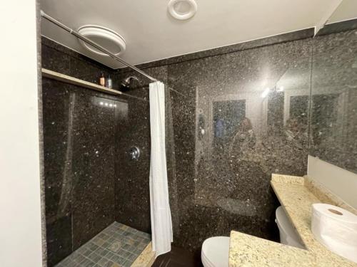 A bathroom at Suite Rock near glacier and Auke Bay harbor -DISCOUNTS ON TOURS!