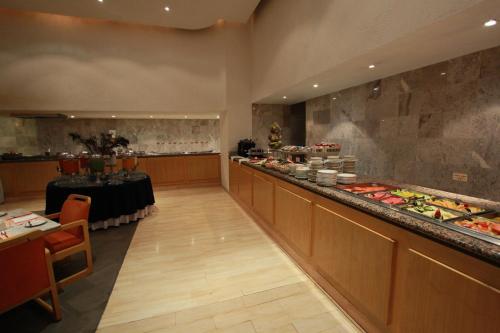 Makanan di atau berdekatan hotel