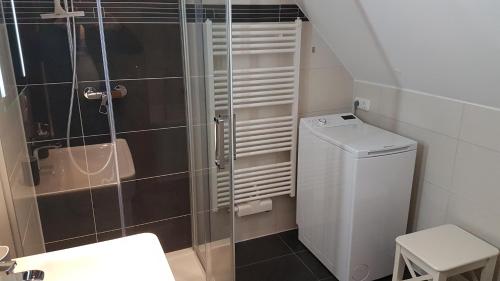 Ένα μπάνιο στο Ferienwohnung R2