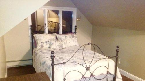 Postel nebo postele na pokoji v ubytování Grandma's Private Room and Bath - DISCOUNTS ON TOURS