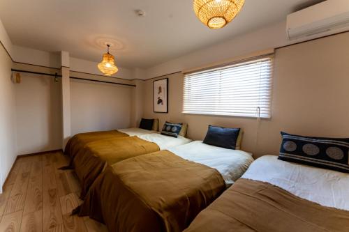 Giường trong phòng chung tại HAKATA TERRACE -晴 hare-