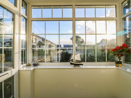 a room with a large window with a boat on a shelf at Ty'r Ysgol in Tremadoc