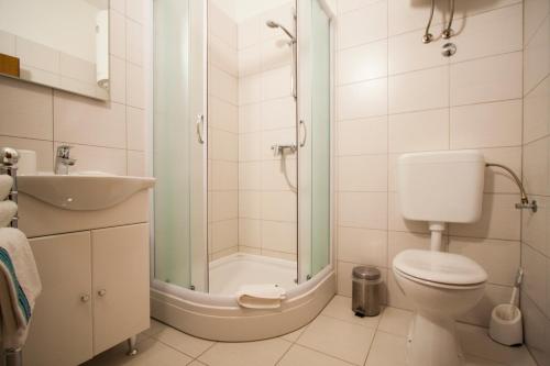 Kúpeľňa v ubytovaní Rooms & Apartments Bruno
