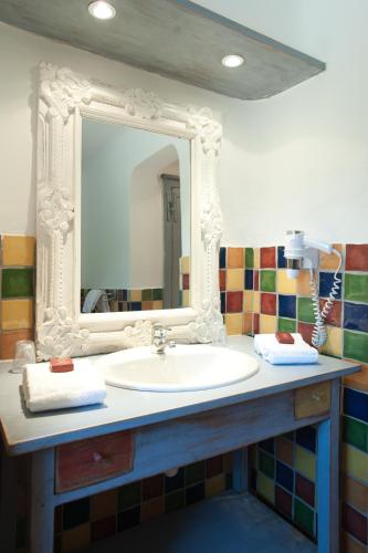 Bilik mandi di Domaine De Caranella