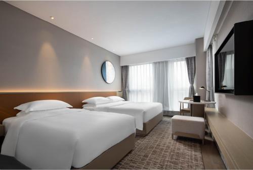 Un pat sau paturi într-o cameră la Leeden Hotel Hangzhou