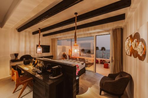 Гостиная зона в Kaliva Suites - Adults Only