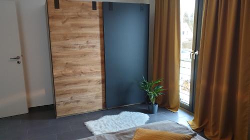 a room with a sliding door with a potted plant at FeWo Schönfeld in Balingen
