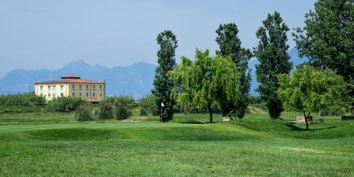 a golf green with a building in the background at Hotel Quadrifoglio in Pontecagnano