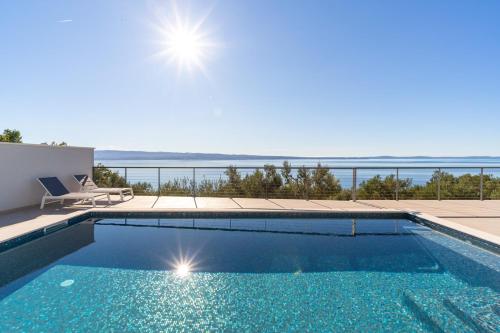 Seaview Villa Big Blue with 32sqm heated pool, 4 bedrooms, and 3 bathrooms