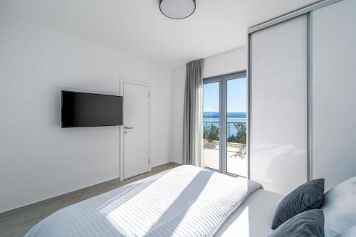 Posteľ alebo postele v izbe v ubytovaní Seaview Villa Big Blue with 32sqm heated pool, 4 bedrooms, and 3 bathrooms