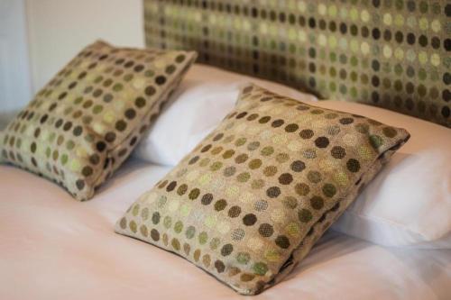 two pillows sitting on top of a bed at Gwesty'r Emlyn Hotel in Newcastle Emlyn