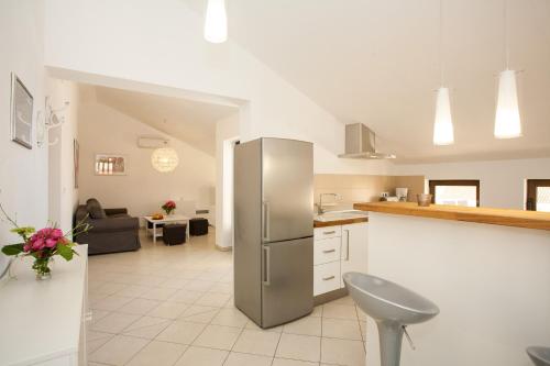 Una cocina o kitchenette en Apartments Dino