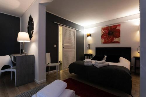 Ένα ή περισσότερα κρεβάτια σε δωμάτιο στο Hôtel Le Mistral