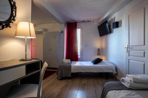 Ένα ή περισσότερα κρεβάτια σε δωμάτιο στο Hôtel Le Mistral