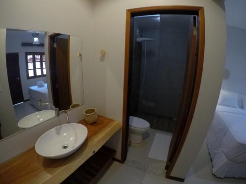 Kupaonica u objektu Pousada Vila Camurim