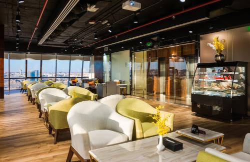 Ruang duduk di Tulip Plaza Hotel