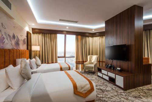 Televisyen dan/atau pusat hiburan di Tulip Plaza Hotel