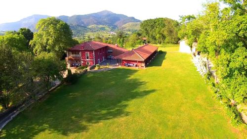 an aerial view of a house with a large yard at Hotel Rural Coviella in Coviella