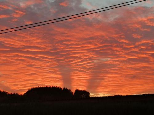 Amanecer o atardecer desde la casa o chalet o alrededores