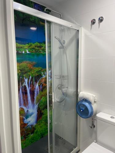 Et badeværelse på Viana Rooms Córdoba