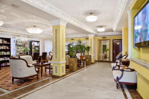 O saguão ou recepção de Hotel Lime Krasnoselskaya