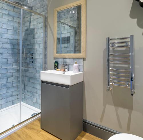 a bathroom with a sink and a shower at Sailors Rest in Appledore